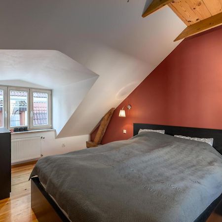 Amber Private Rooms Riga Esterno foto