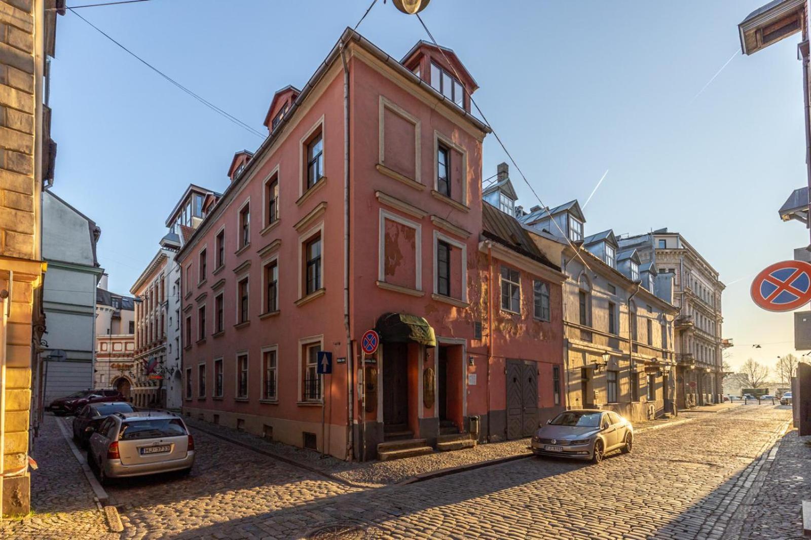 Amber Private Rooms Riga Esterno foto